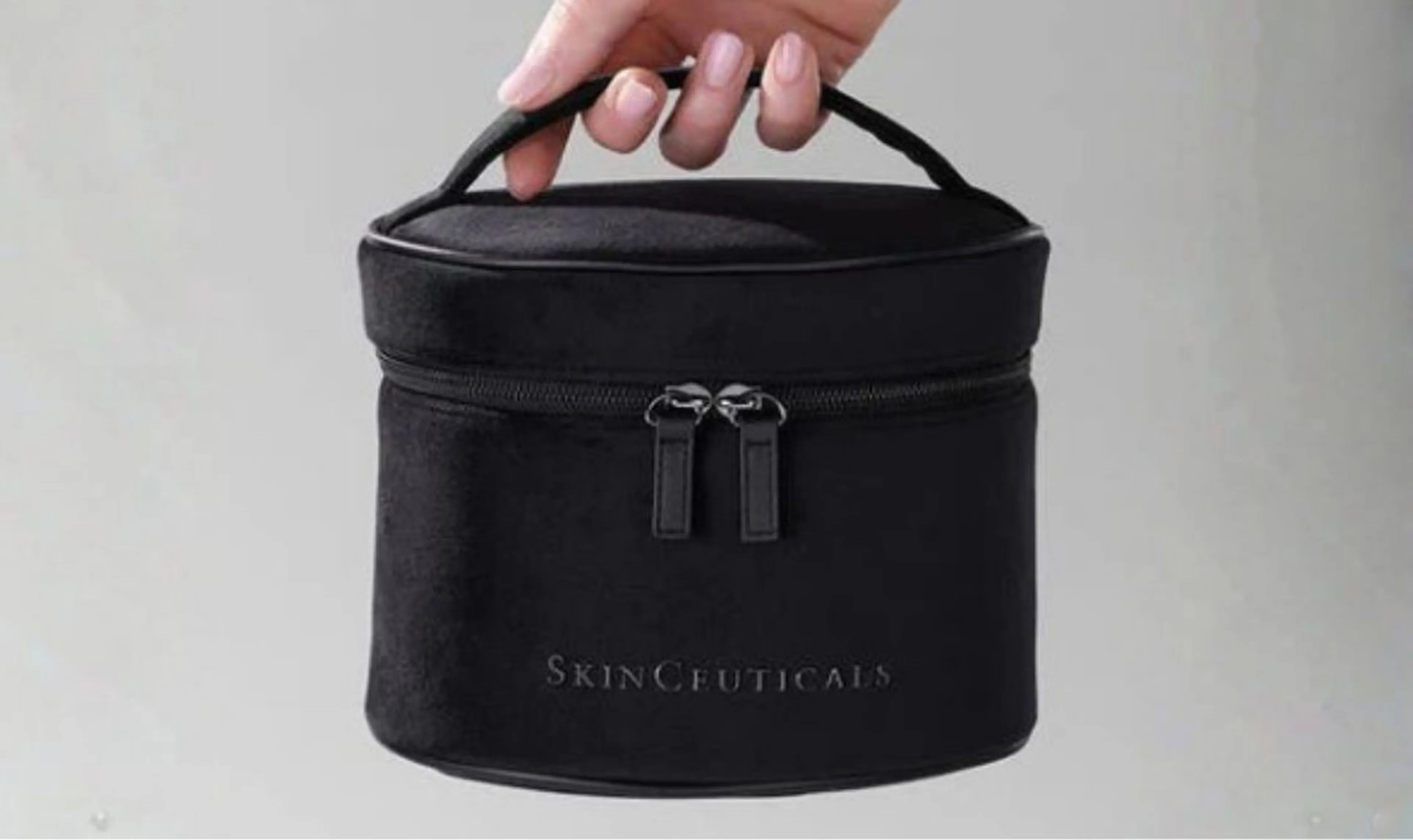 Complimentary Vanity Case when you Sign Up