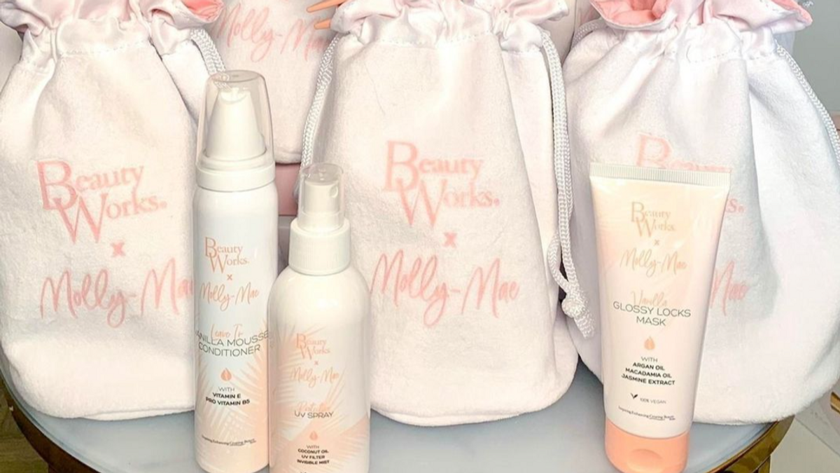 WIN 💕 a Molly Mae Straightener! 💕