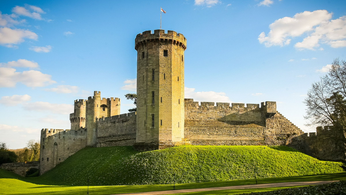 Win 4 tickets to Warwick Castle!