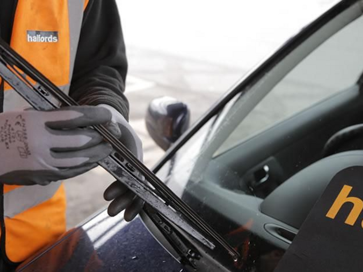 Clear vision? Get new blades fitted at Halfords 🌧️