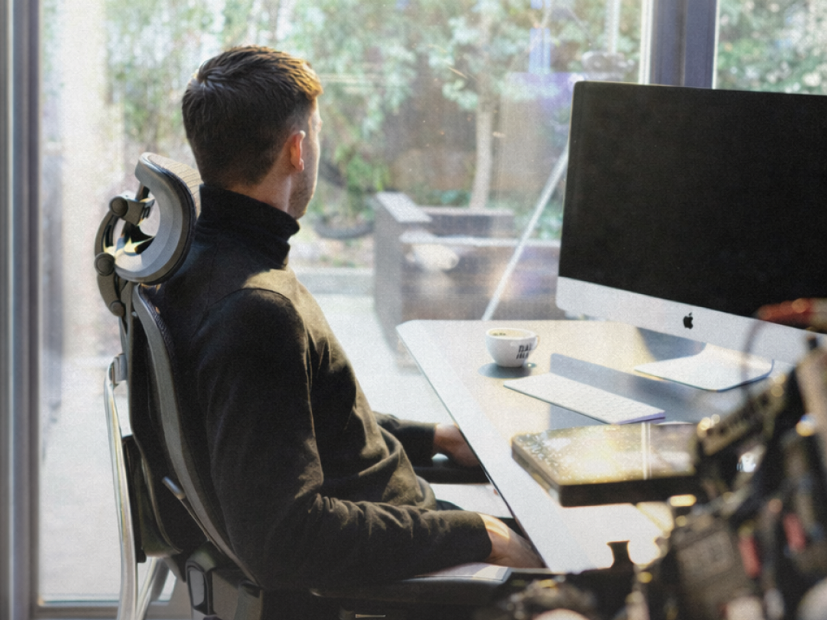 Unser Markenbotschafter verraten，Ein Gewinner E7 Flow Stehschreibtisch erhalten