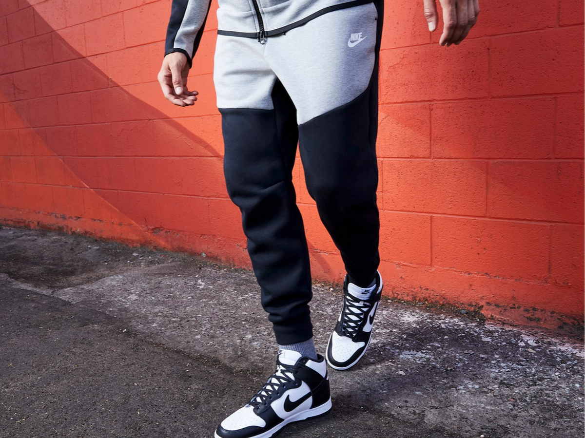 tech fleece black joggers