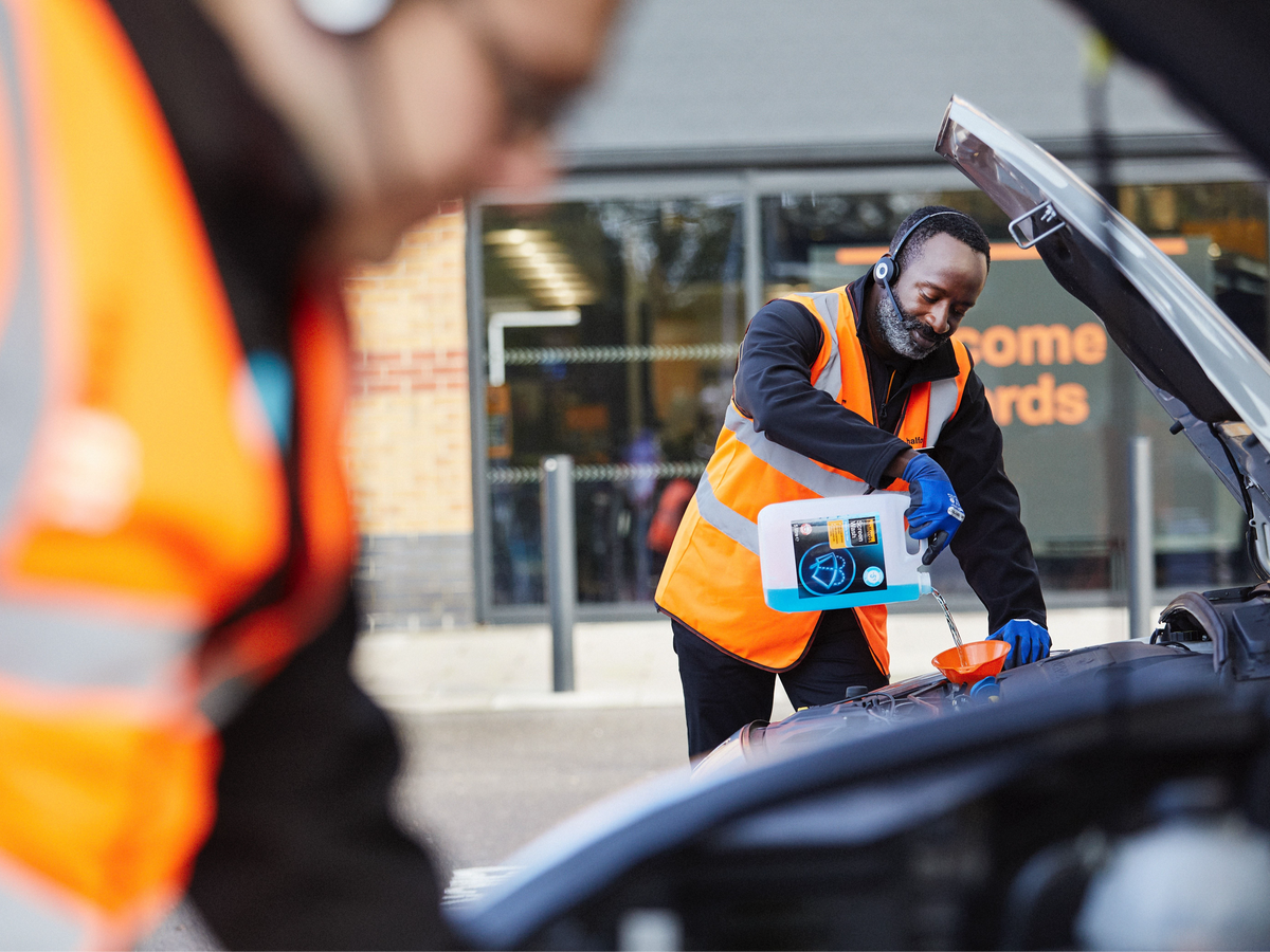 Stay visible – screenwash top up & windscreen care at Halfords ❄️