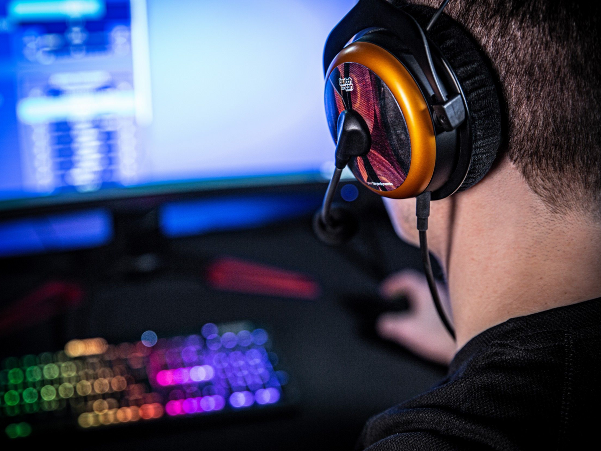 Make your own customized MMX 300 🎧 gaming headset from beyerdynamic