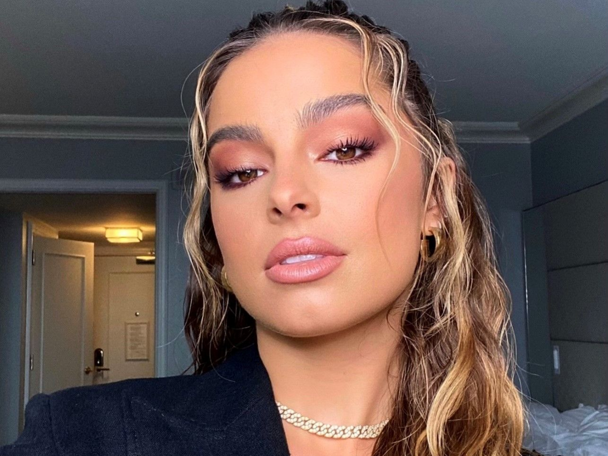 ADDISON RAE’S CHARLOTTE TILBURY BEAUTY MAKEUP MAGIC LOOK