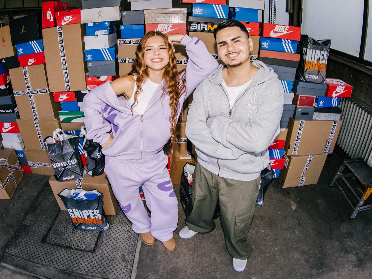 GOT IT FROM SNIPES WITH ZAH1DE