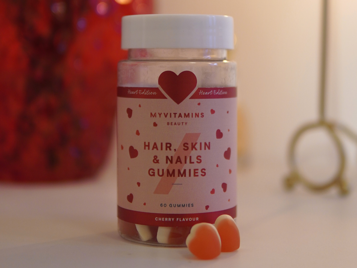 Geschenk zum Valentinstag? Schnappe dir unsere Hair, Skin & Nails Gummies 💝
