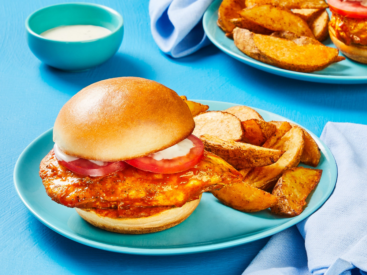 Spice up your weekly routine and try out these Red Hot Ranch Chicken Sandwiches 🔥