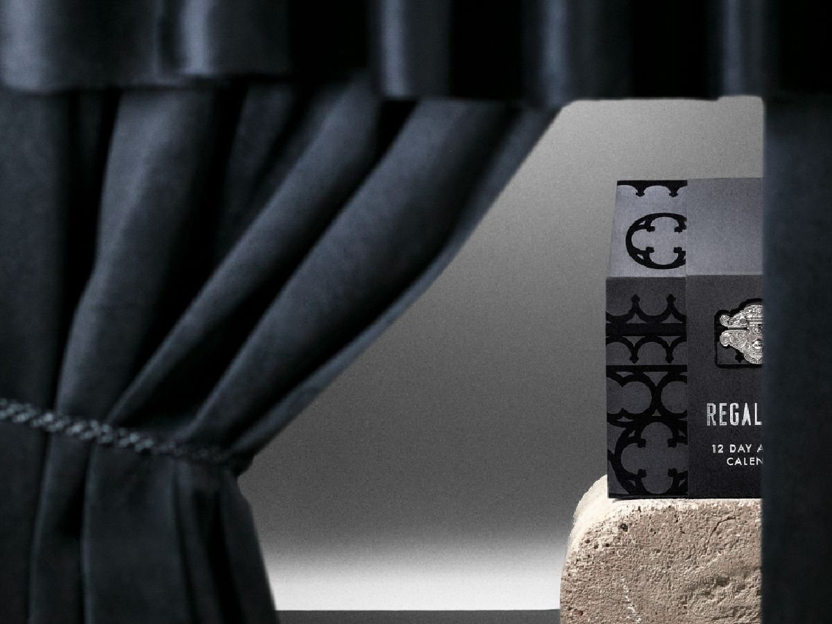 UNVEILING SOON 🖤 The first ever Regalrose Advent Calendar.