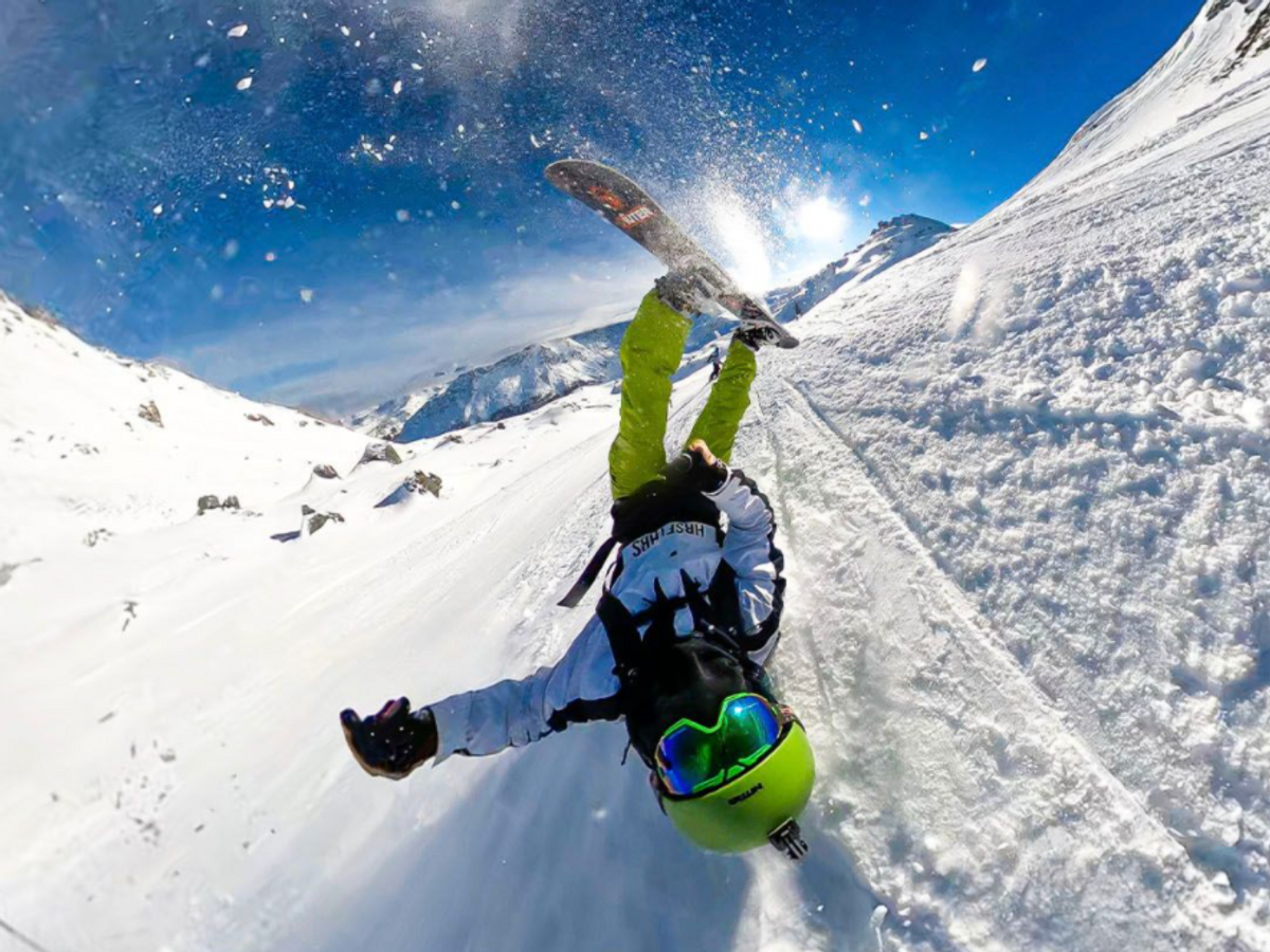 Wer sagt ihm, dass man normalerweise andersrum auf der Piste steht? 👀😋