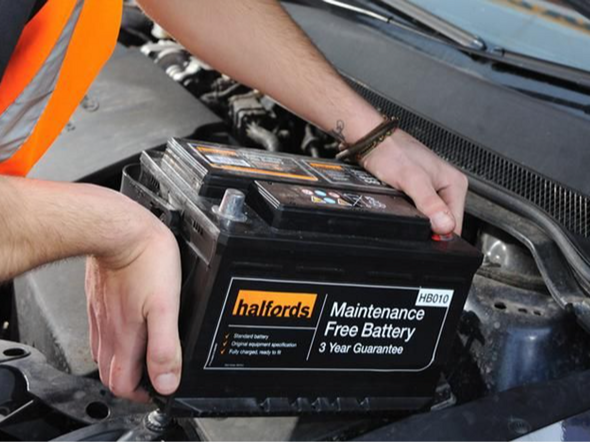 Free battery health check + expert fitting at Halfords 🔋