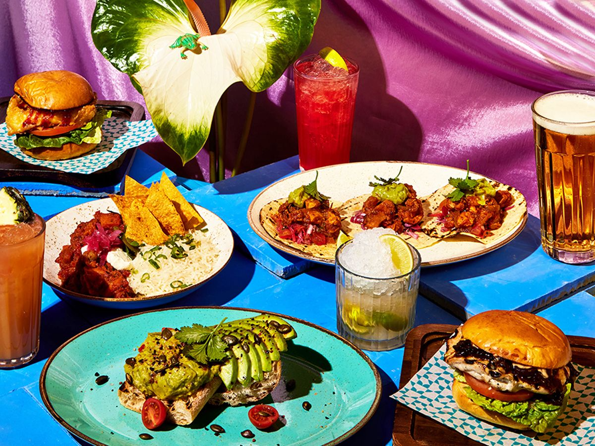 GO BOttOmless on Wednesdays!