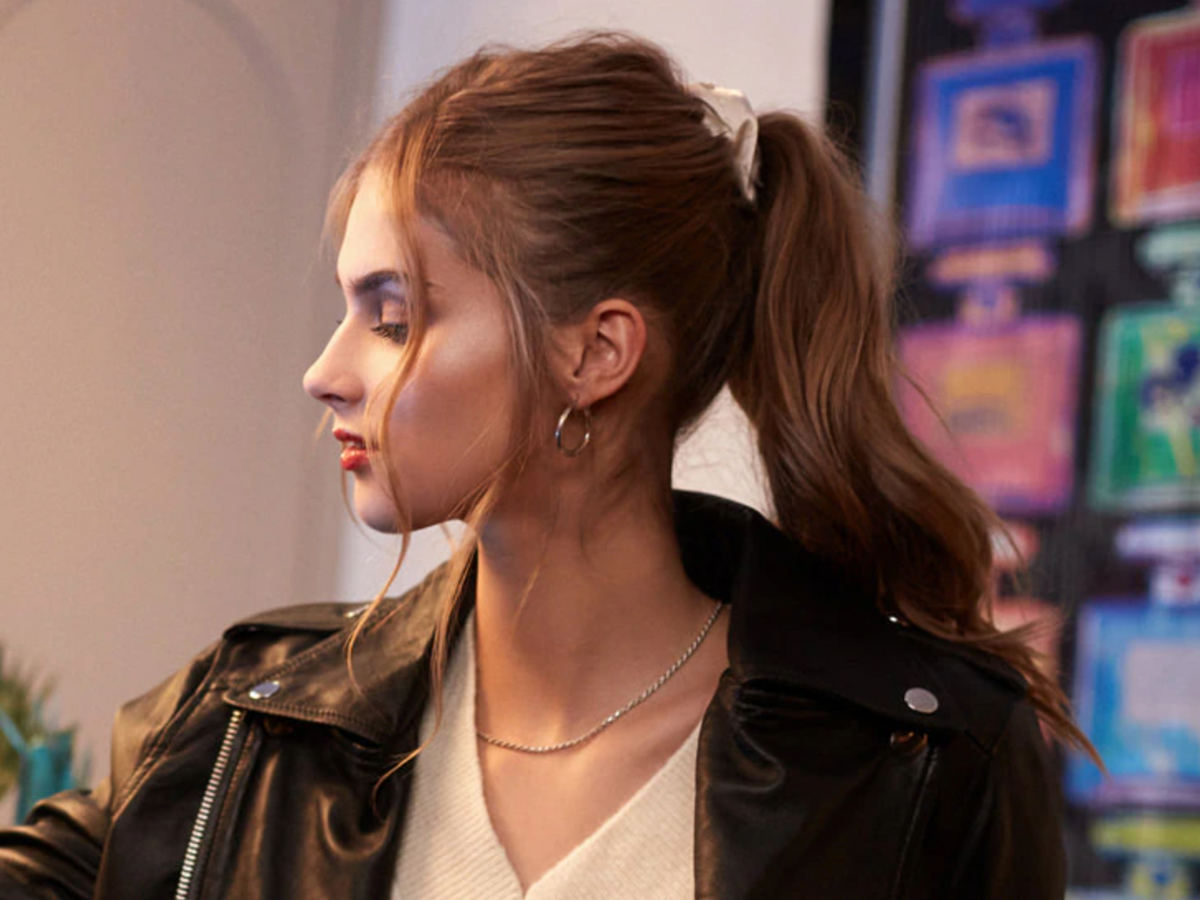 HOW TO CURL YOUR HAIR ON THE GO