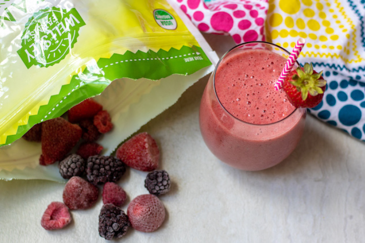Creamy berry avocado smoothie recipe