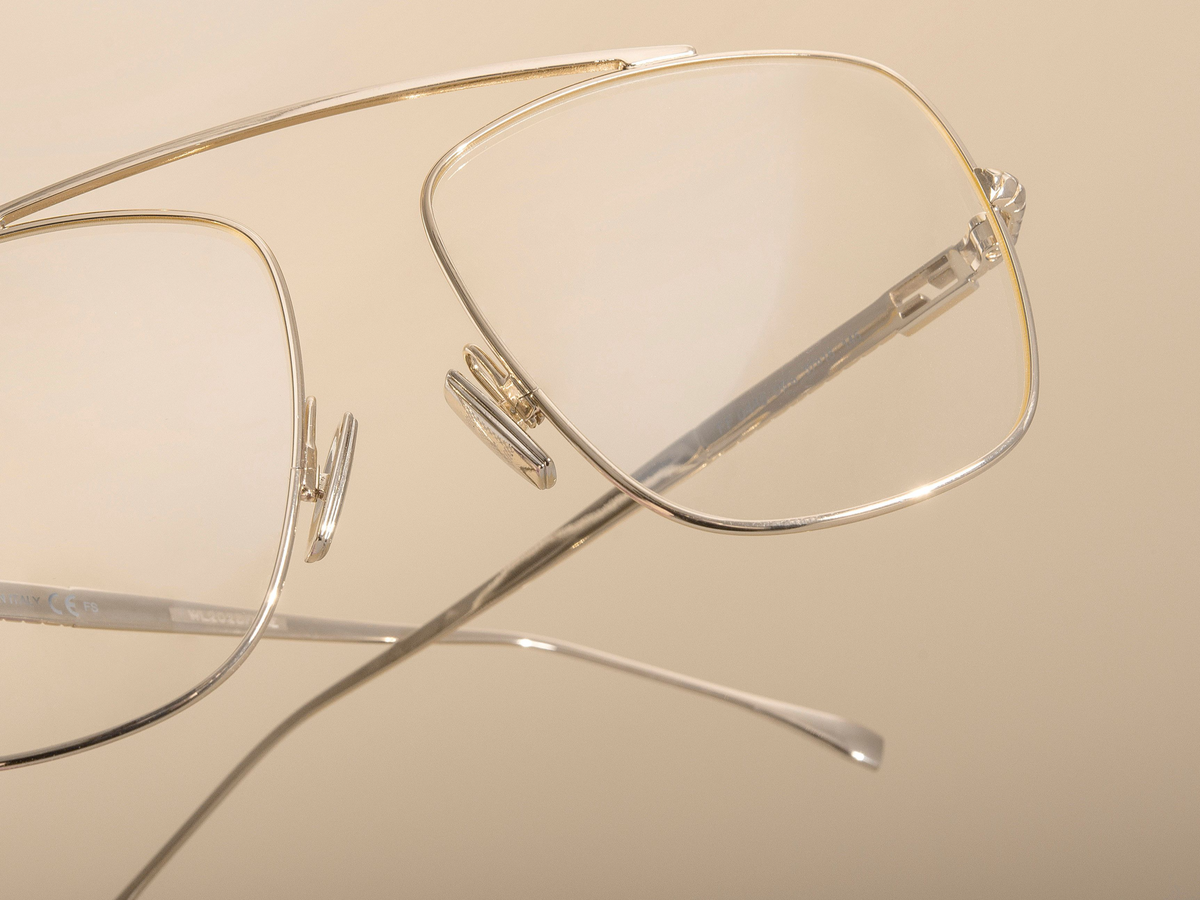 Standard finishes. Always included with Mister Spex