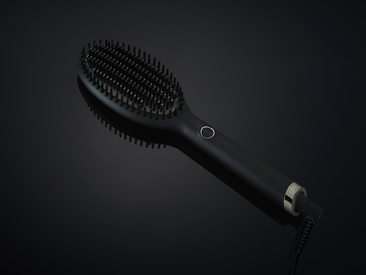 Facilite-toi la vie avec la BROSSE LISSANTE professionnelle ghd Glide  😍