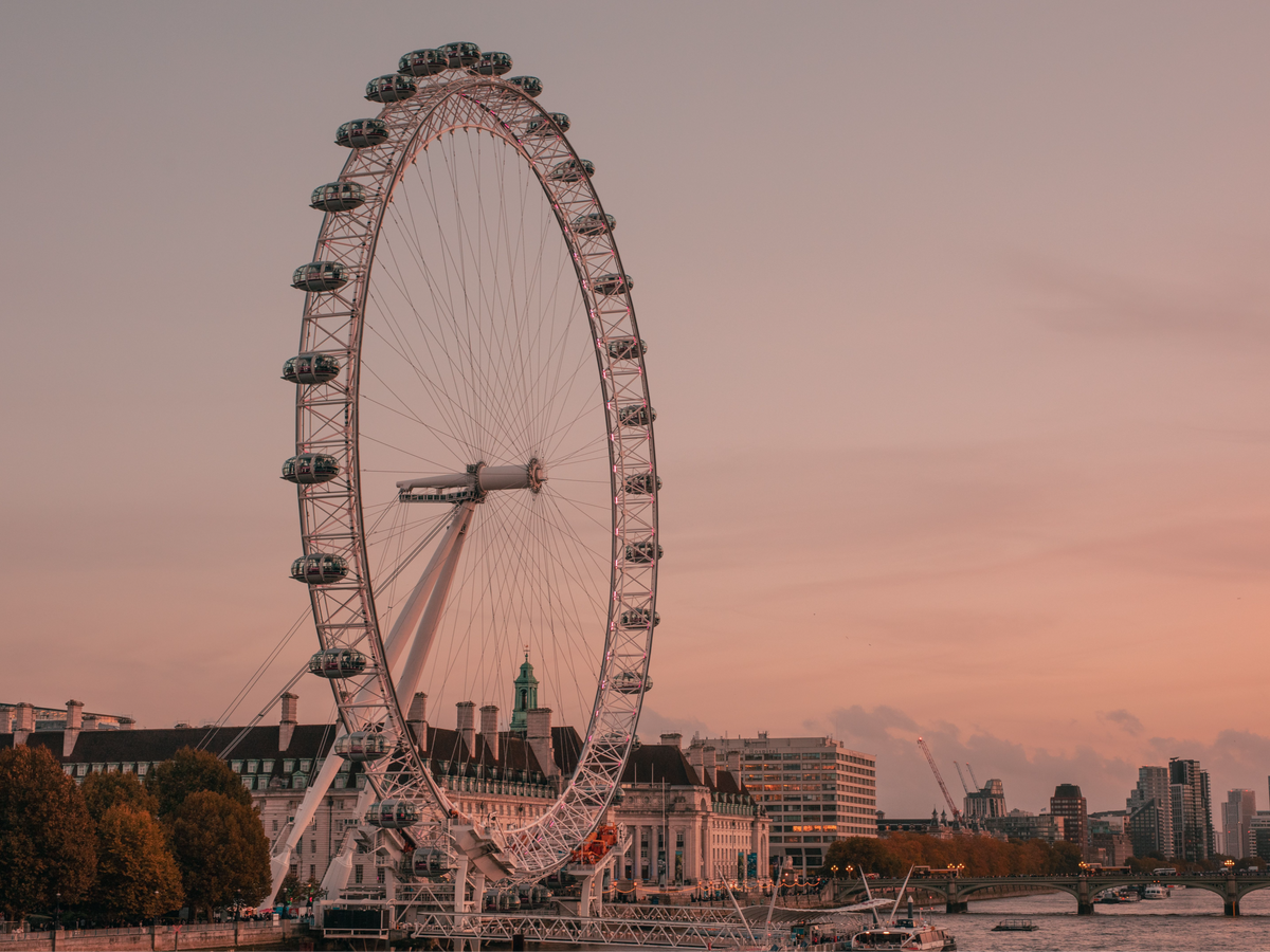 See London from Above! Student Tickets on the London Eye from £18 🎡 ✨